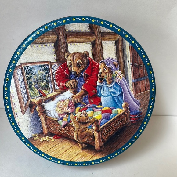 Vintage cookie tin Goldilocks baby bear theme print collectible storage tin - Picture 1 of 7